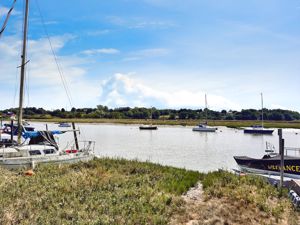 HIGH STREET- click for photo gallery